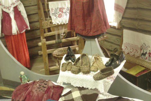 Выставка старинной одежды «Бабушкин сундук»