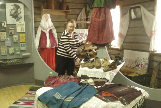 Выставка старинной одежды «Бабушкин сундук»